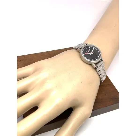 Mondaine Women display picture 1